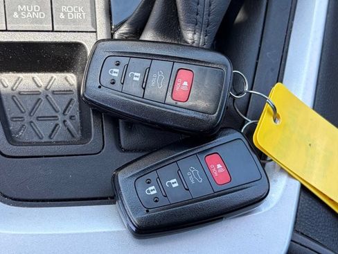 Used 2021 Toyota RAV4 XLE w/ Convenience Package AWD/4WD image 14