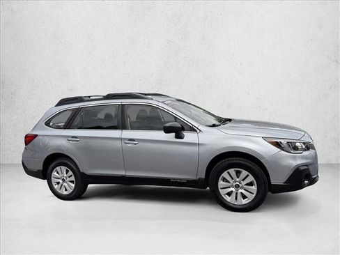 Used 2019 Subaru Outback 2.5i AWD/4WD image 4