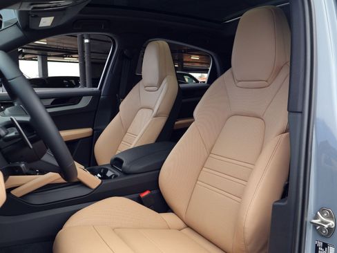 New 2026 Porsche Cayenne Coupe AWD/4WD image 5