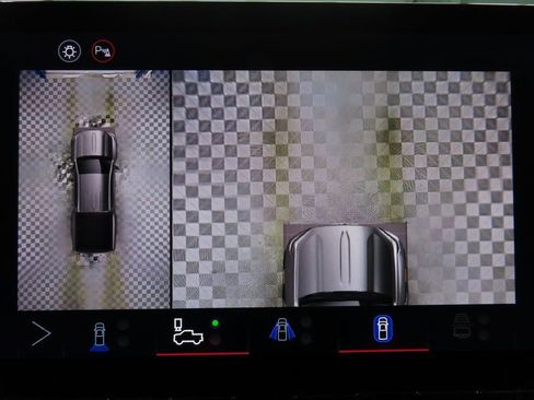 Used 2025 GMC Canyon AT4 w/ Technology Plus Package image 17