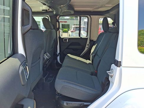Used 2025 Jeep Wrangler Unlimited Sahara AWD/4WD image 13