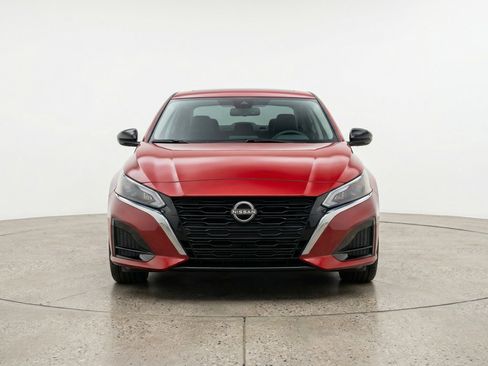 Used 2025 Nissan Altima 2.5 SV image 2