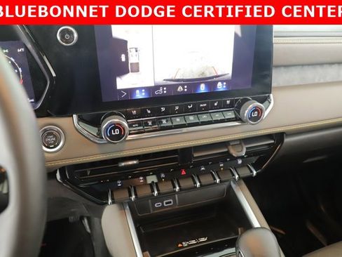 Used 2025 Chevrolet Colorado ZR2 w/ Technology Package image 15