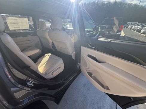 New 2025 Jeep Grand Cherokee L Limited image 28