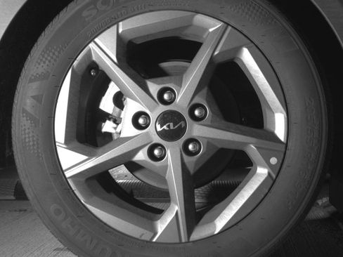 Used 2025 Kia K4 LXS image 15