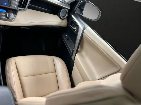 Used 2013 Toyota RAV4 Limited image 31