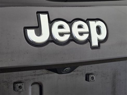 Used 2021 Jeep Grand Cherokee Limited image 13