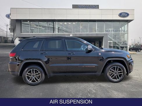 Used 2019 Jeep Grand Cherokee Trailhawk AWD/4WD image 9