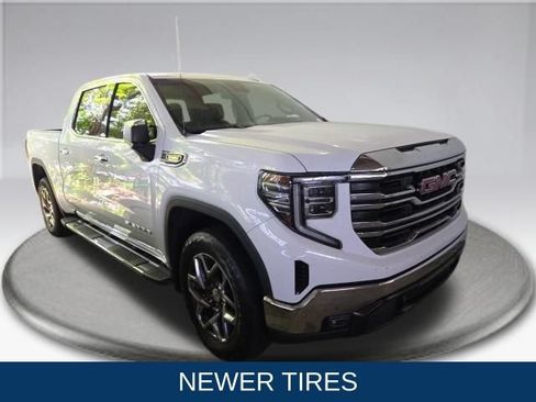 Used 2022 GMC Sierra 1500 SLT w/ SLT Premium Package AWD/4WD image 2