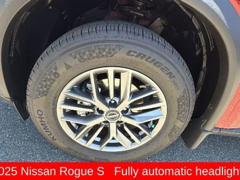 Used 2025 Nissan Rogue S AWD/4WD image 9