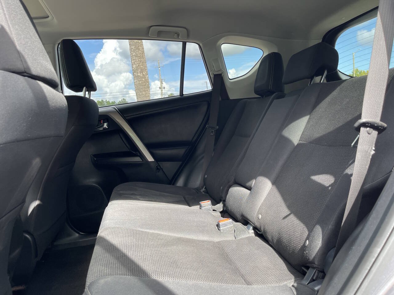 Used 2017 Toyota RAV4 XLE FWD image 11