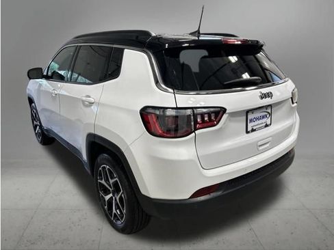 Used 2024 Jeep Compass Limited AWD/4WD image 3