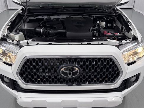 Used 2019 Toyota Tacoma TRD Sport AWD/4WD image 29