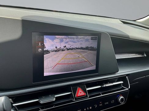 Used 2025 Kia Niro LX FWD image 15