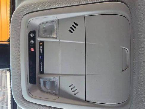 Used 2021 GMC Acadia SLE FWD image 26