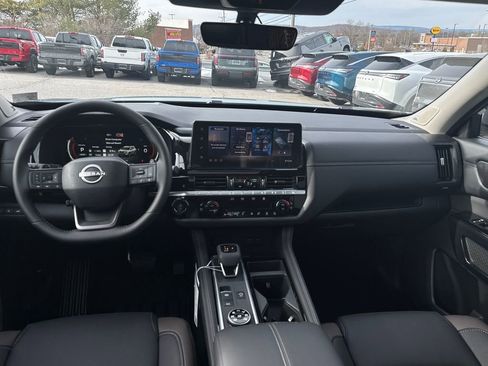 New 2026 Nissan Pathfinder Platinum image 13