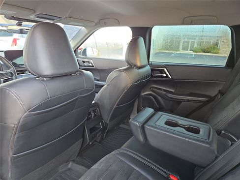 Used 2023 Mitsubishi Outlander SE image 22