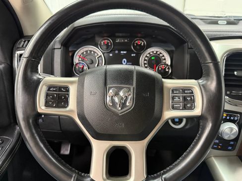 Used 2018 RAM 1500 Laramie w/ Convenience Group AWD/4WD image 19