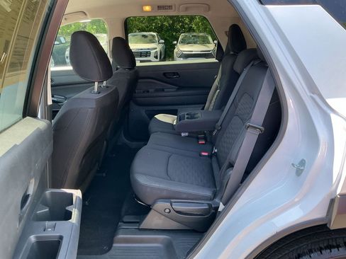 Used 2025 Nissan Pathfinder SV image 22