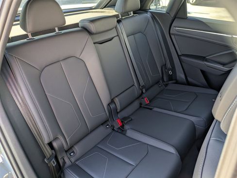 New 2025 Audi Q3 2.0T Premium image 11