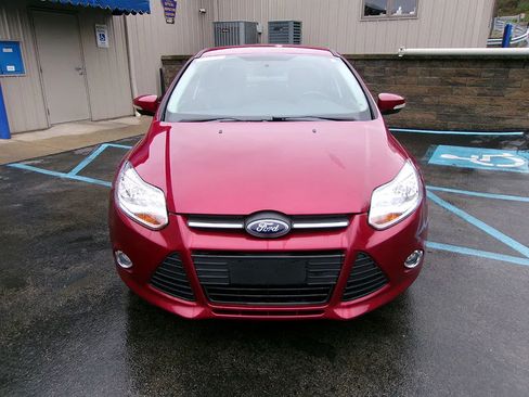 Used 2014 Ford Focus SE w/ SE Sport Package FWD image 2