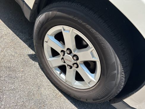 Used 2014 GMC Acadia SLE AWD/4WD image 5