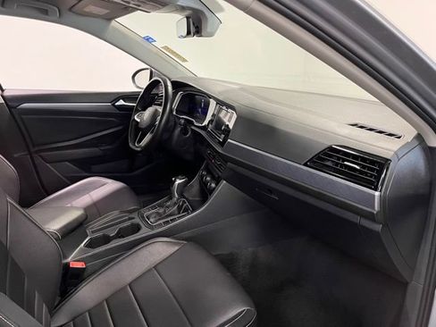 Used 2024 Volkswagen Jetta SE image 11