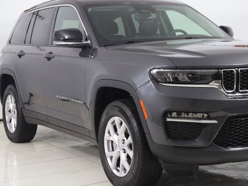 Used 2022 Jeep Grand Cherokee Limited image 42