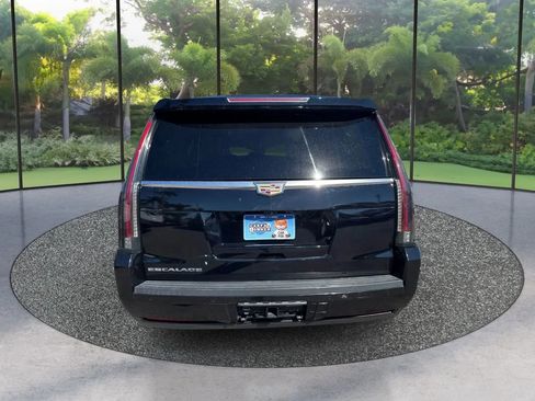 Used 2020 Cadillac Escalade Luxury AWD/4WD image 6