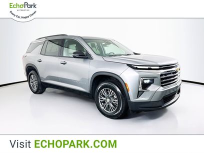 Used 2025 Chevrolet Traverse LT