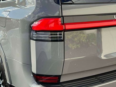 Used 2024 Lexus GX 550 w/ Cold Area Package image 10