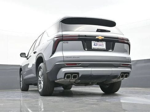 Used 2025 Chevrolet Traverse LT w/ Driver Confidence Package FWD image 43