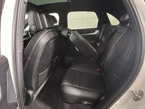 Used 2024 Porsche Cayenne AWD/4WD image 26