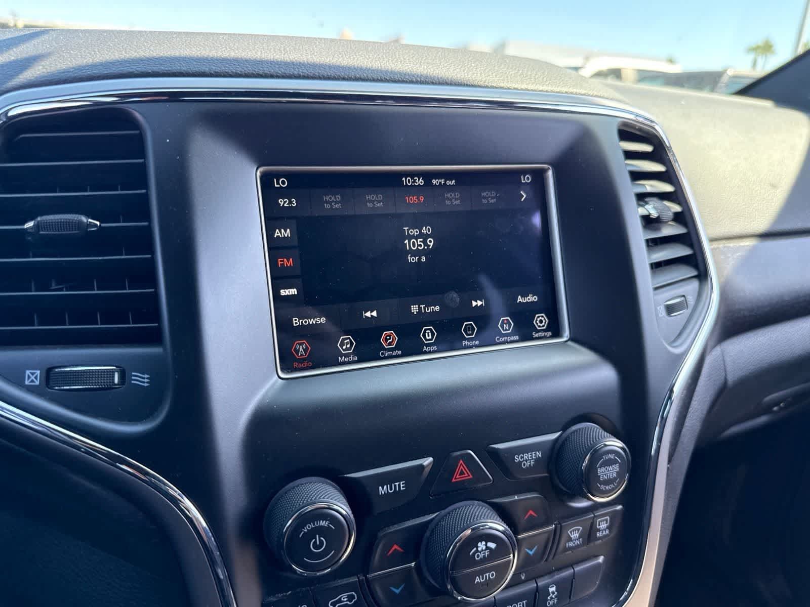 Used 2018 Jeep Grand Cherokee Laredo RWD image 32