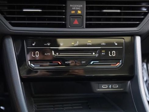 New 2026 Volkswagen Jetta SE FWD image 12
