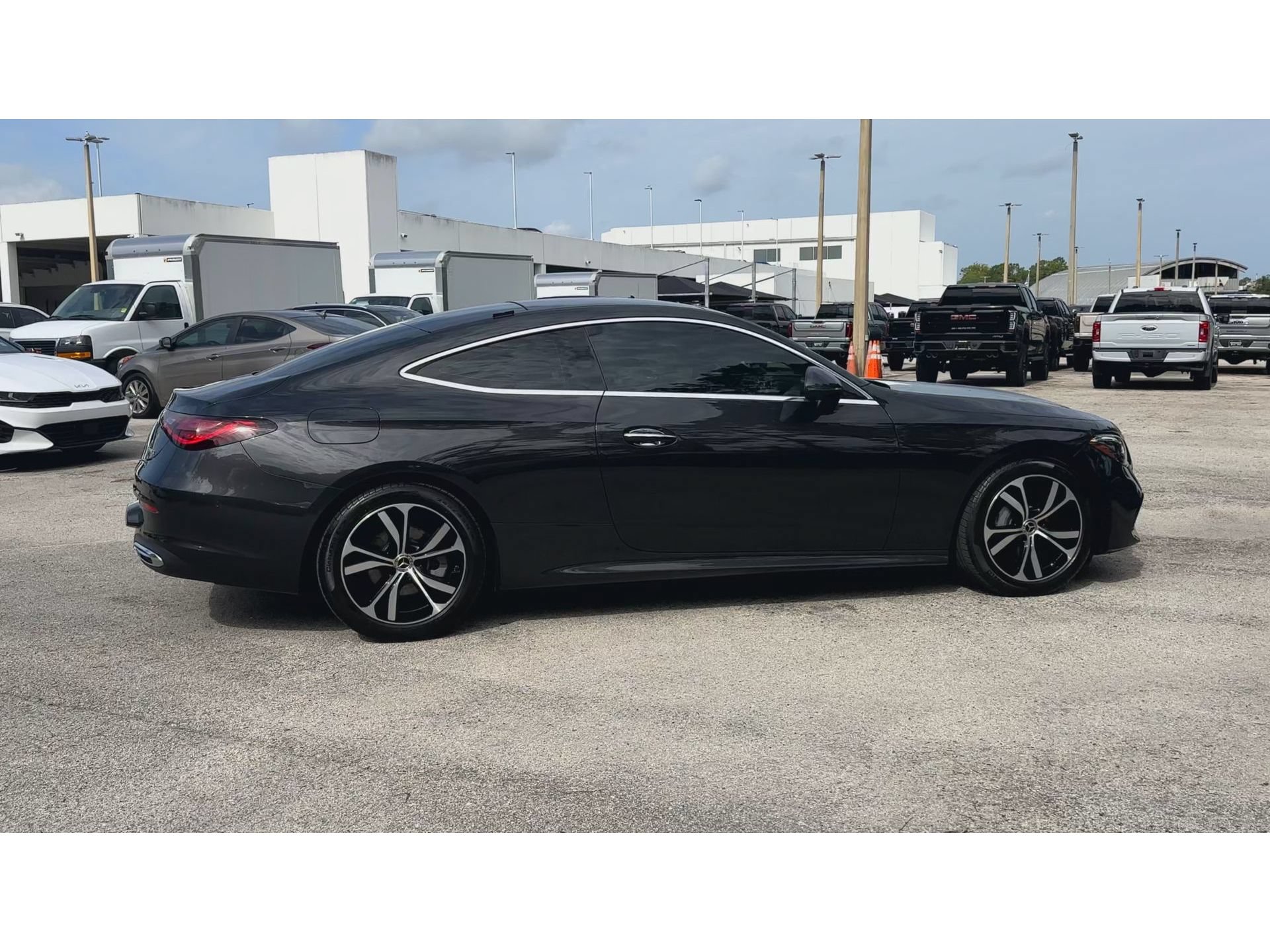 Used 2024 Mercedes-Benz CLE 300 4MATIC Coupe image 9