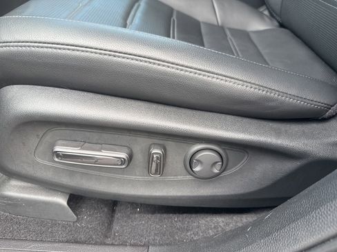 Used 2025 Honda CR-V EX-L image 11