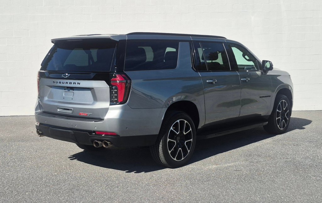 Used 2026 Chevrolet Suburban RST w/ Sun And Tow Package AWD/4WD image 19