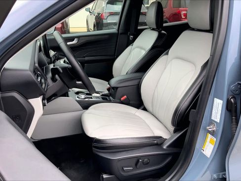 Certified 2025 Ford Escape SE w/ PHEV Premium Package image 7