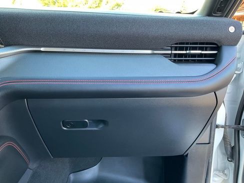 Used 2025 Ford Explorer ST-Line w/ Premium Package image 38