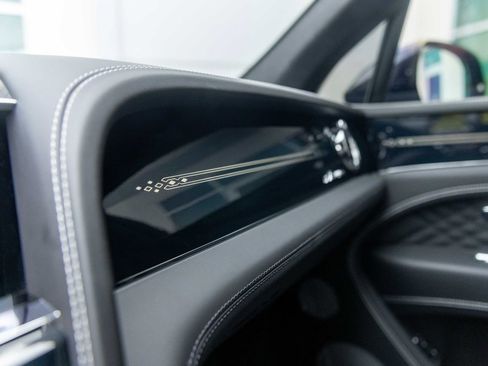 Used 2024 Bentley Bentayga AWD/4WD image 41