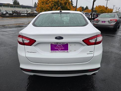 Used 2016 Ford Fusion SE FWD image 4