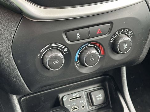 Used 2014 Jeep Cherokee Sport image 28