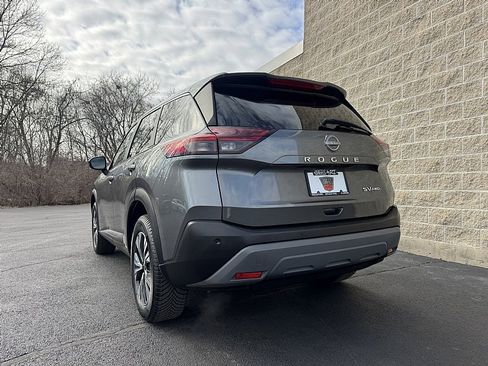 Used 2022 Nissan Rogue SV image 5