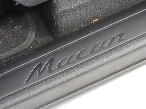 Certified 2026 Porsche Macan AWD/4WD image 42