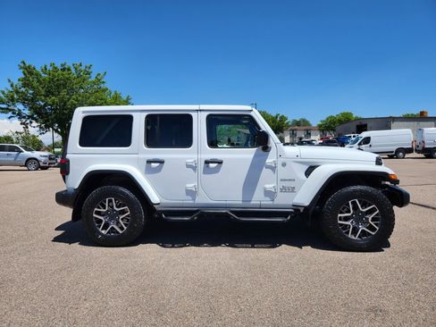 Used 2024 Jeep Wrangler Unlimited Sahara AWD/4WD image 2