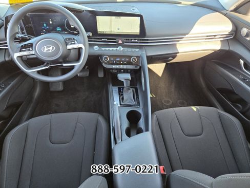 Used 2024 Hyundai Elantra SEL image 13