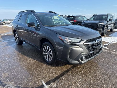 Used 2023 Subaru Outback Premium image 4