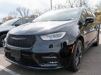 Used 2023 Chrysler Pacifica Touring-L w/ S Appearance Package