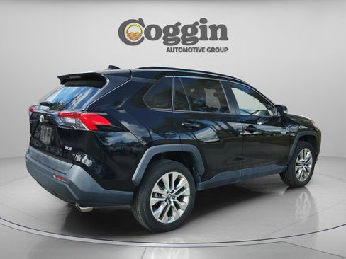 Used 2019 Toyota RAV4 XLE Premium image 5